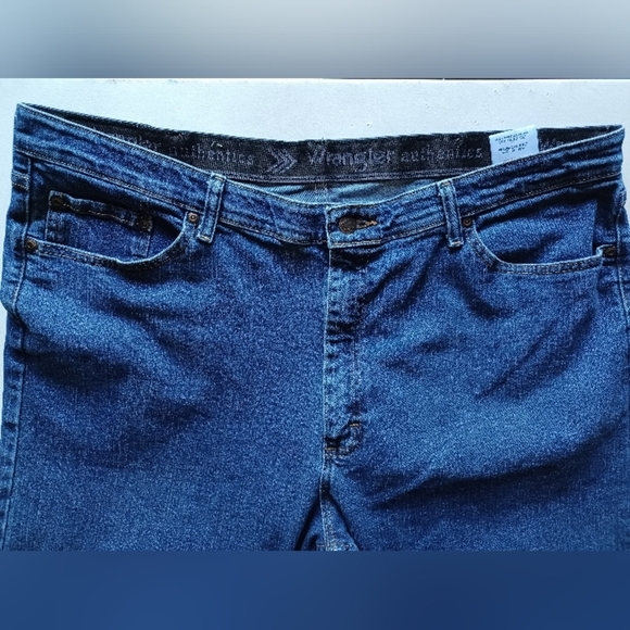 A Wrangler Authentics Men's Blue Jeans - Picture 7 of 9